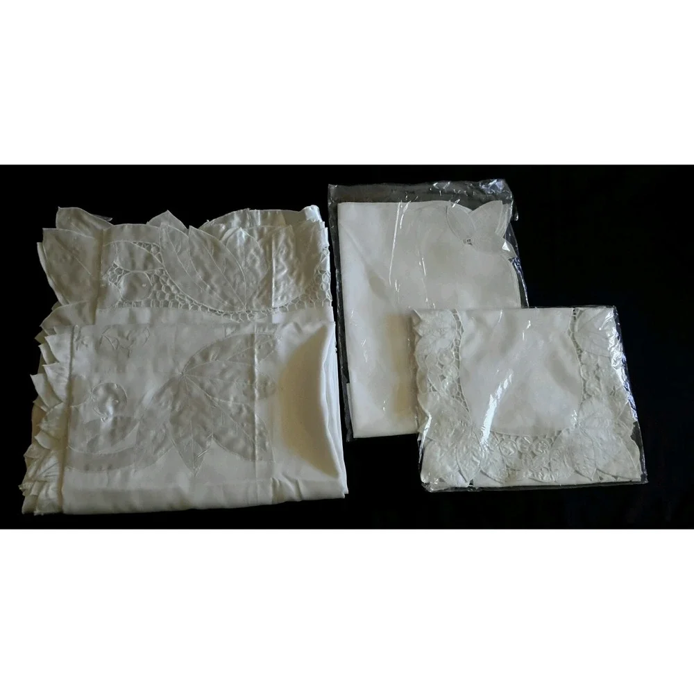 White Embroidered Tablecloth Napkins Placemat Set 70x90 Holly Dining Linens 9pc